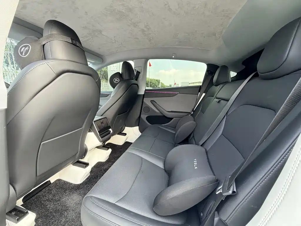 Tesla Model Y — миниатюра 4