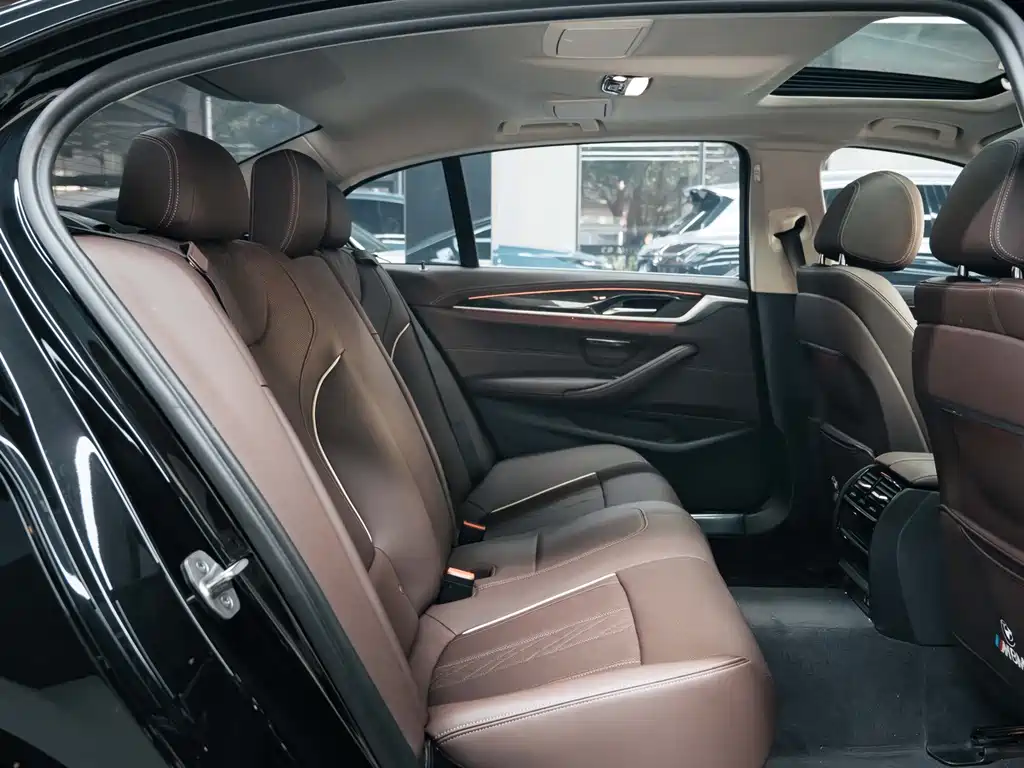 BMW 5 Series — миниатюра 12