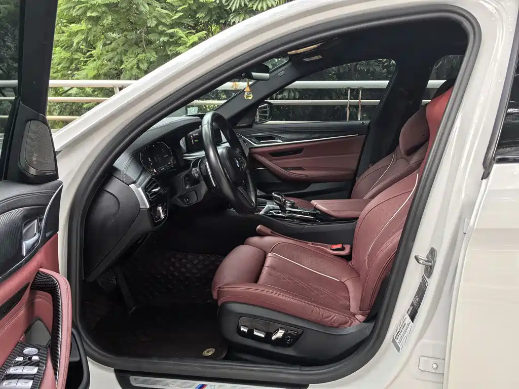 BMW 5 Series — миниатюра 4