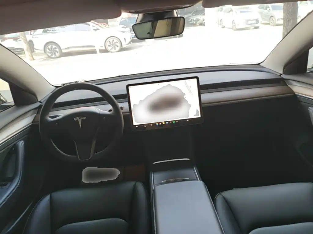 Tesla Model 3 — миниатюра 10