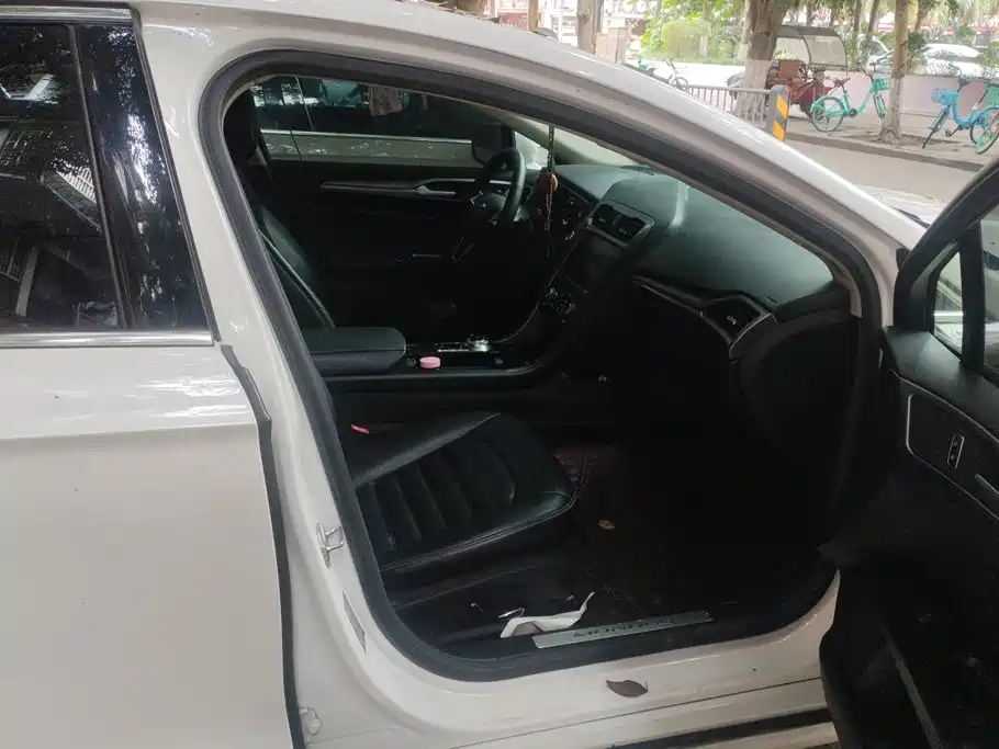 Ford Mondeo — миниатюра 8