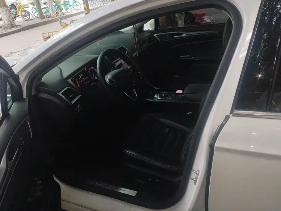 Ford Mondeo — миниатюра 9
