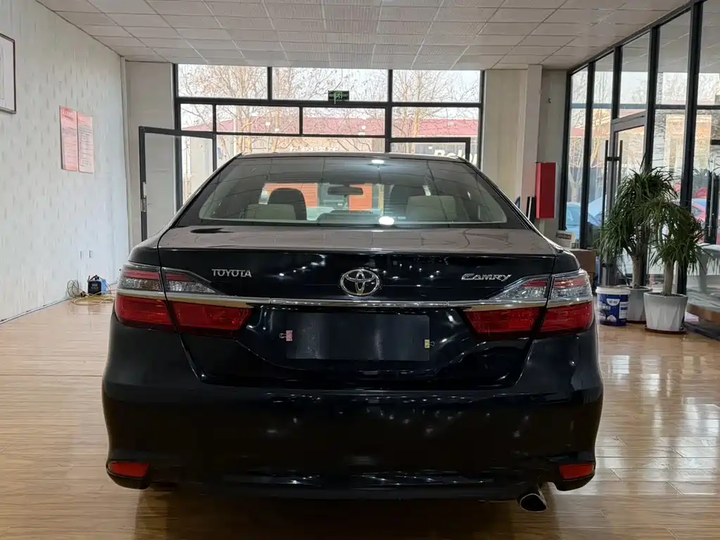 TOYOTA CAMRY