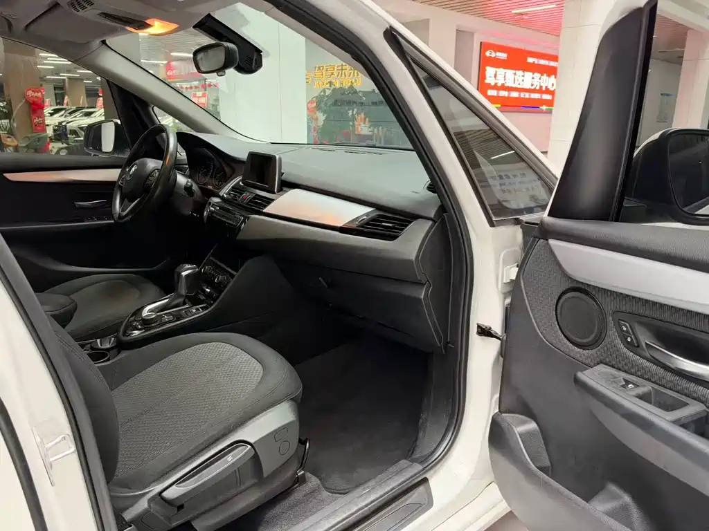 BMW 2 Series Active Tourer — миниатюра 16