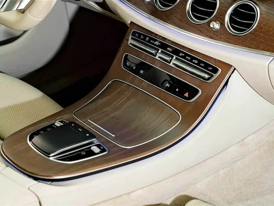 Mercedes-Benz E-Class — миниатюра 18
