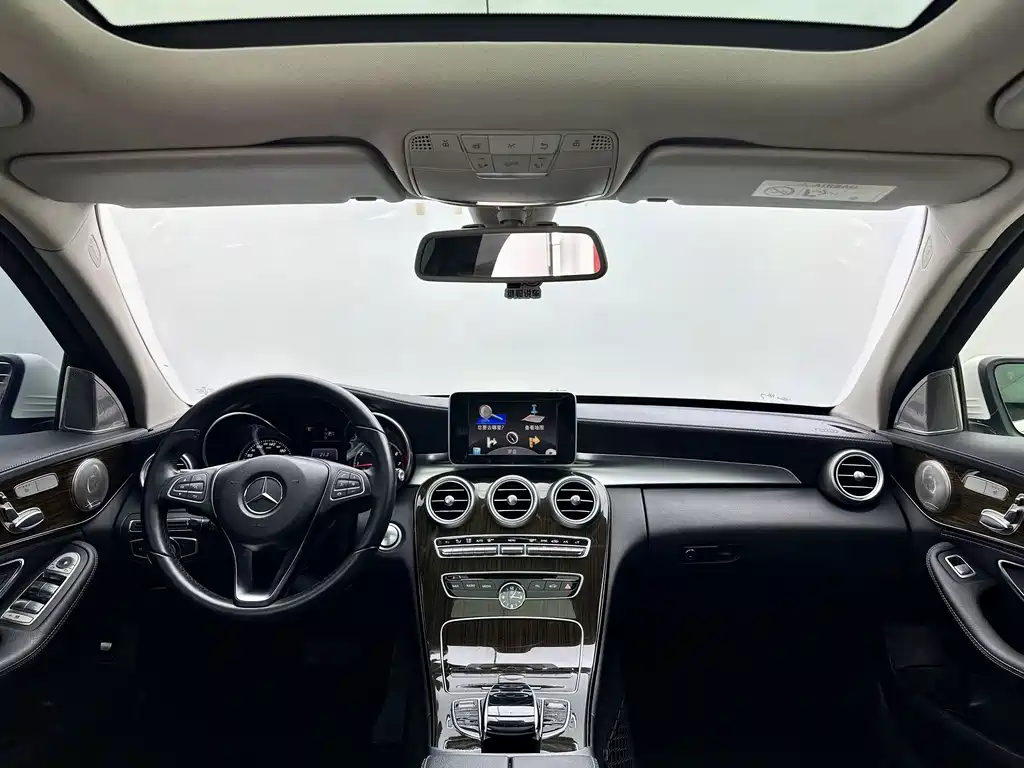 Mercedes-Benz C-Class — миниатюра 10