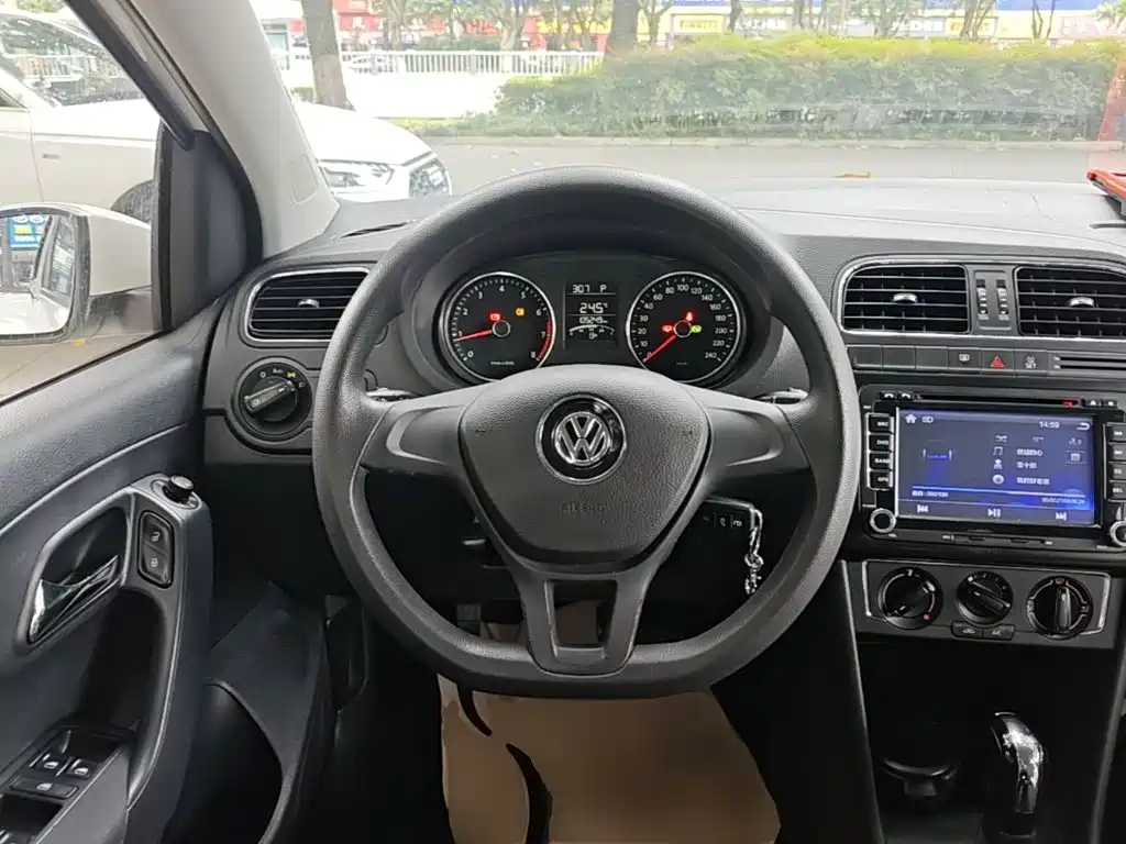 Volkswagen Polo — миниатюра 11