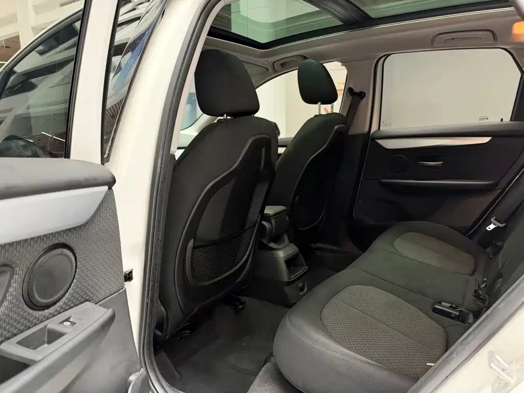 BMW 2 Series Active Tourer — миниатюра 12