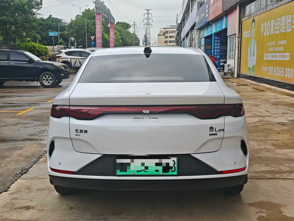BYD QIN L