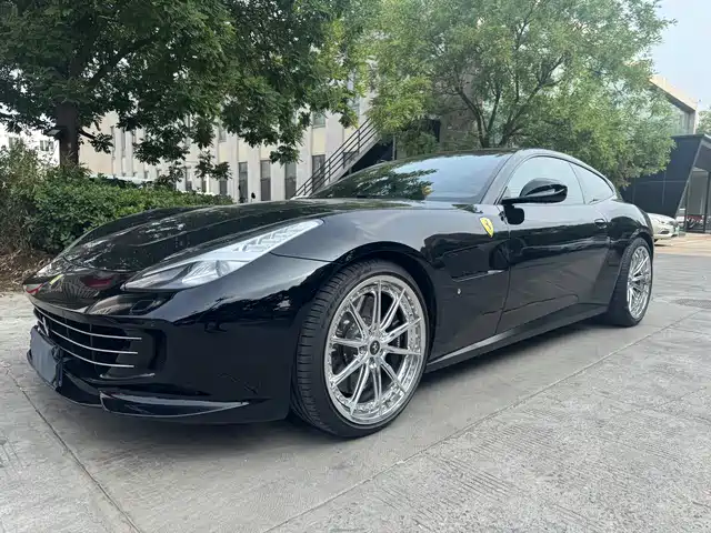 FERRARI GTC4LUSSO