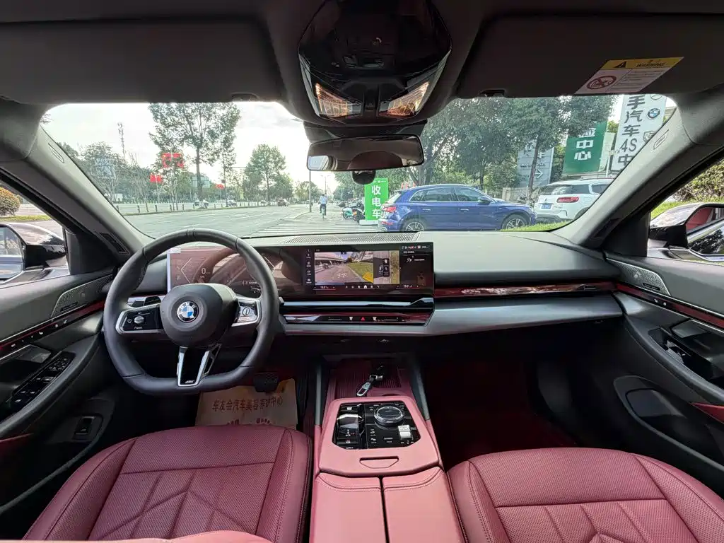 BMW 5 Series — миниатюра 13