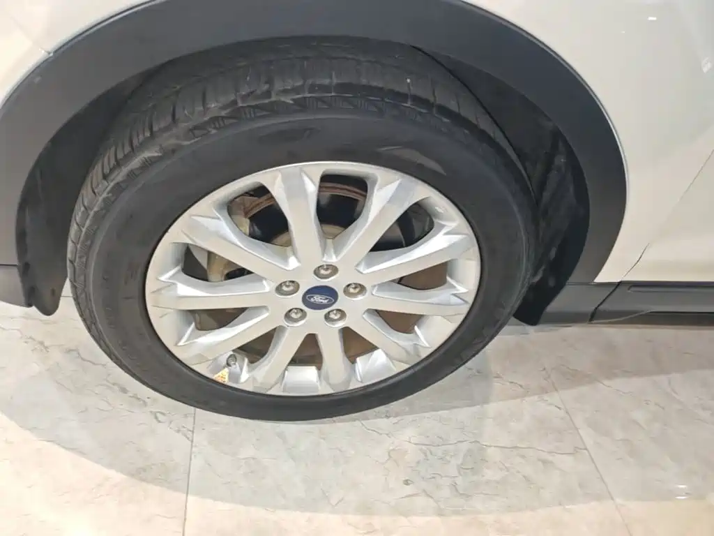 Ford Kuga — миниатюра 23