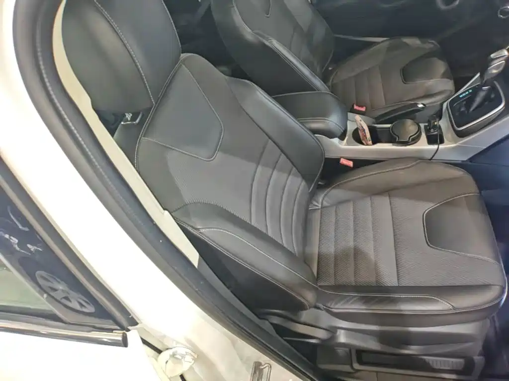 Ford Kuga — миниатюра 25
