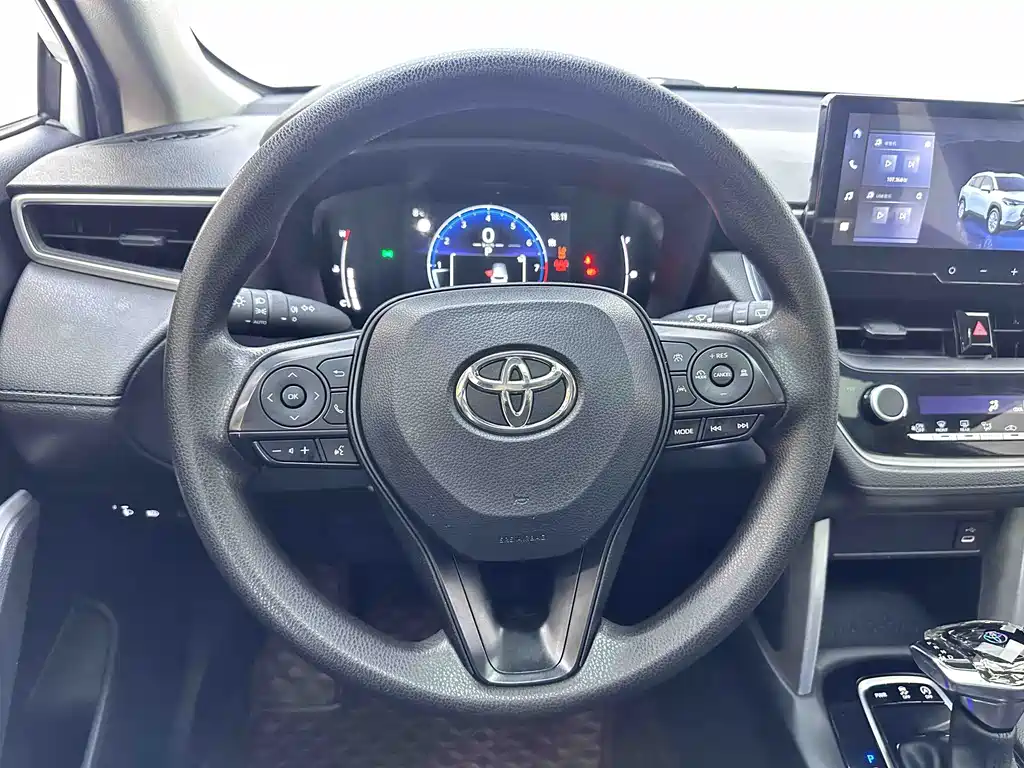 Toyota Corolla Cross — миниатюра 10