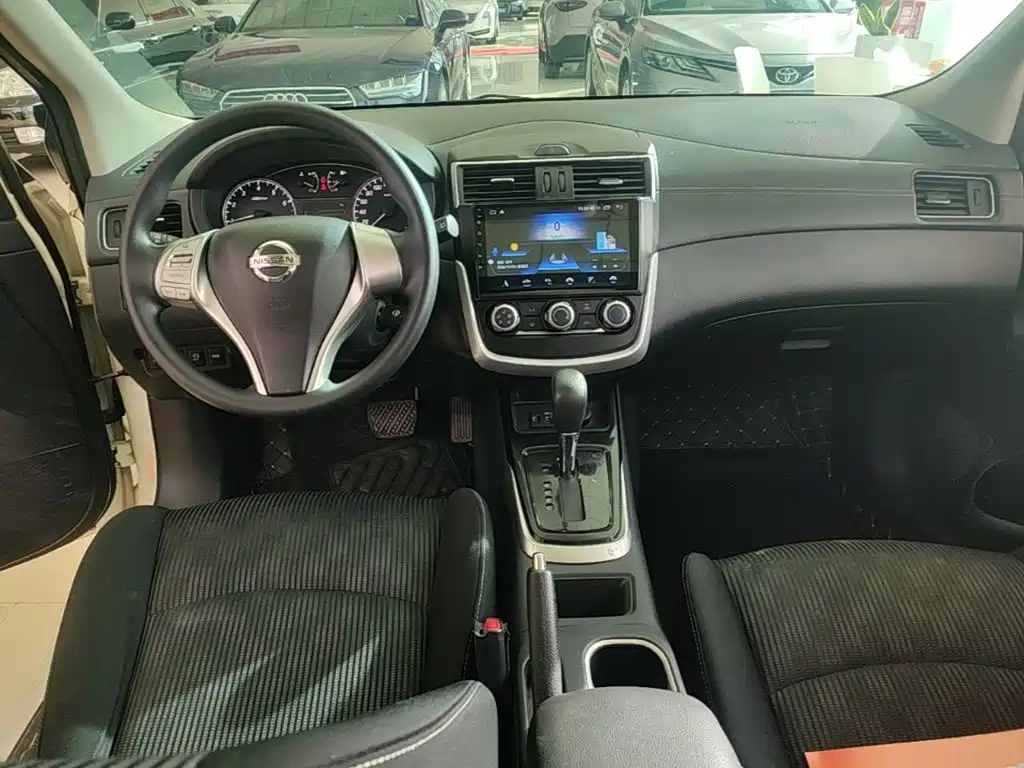 Nissan Tiida — миниатюра 10