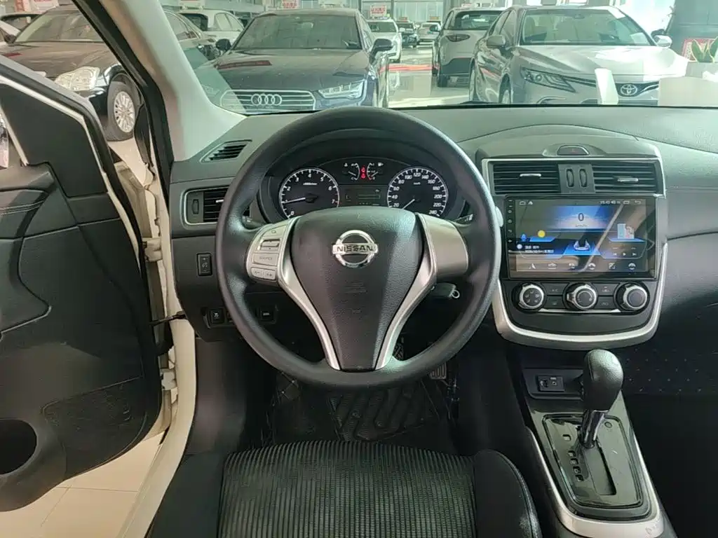 Nissan Tiida — миниатюра 11