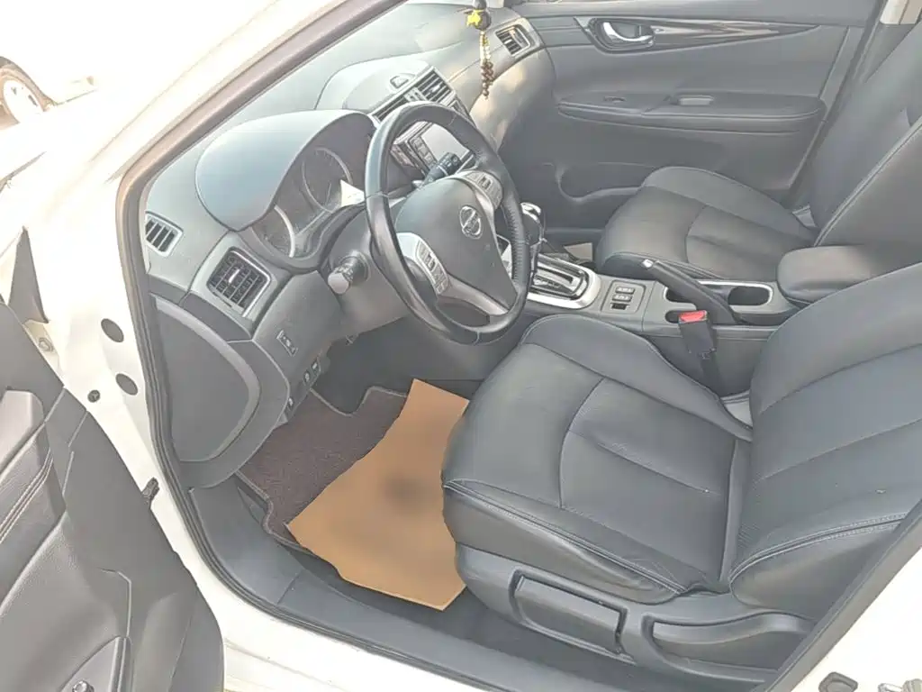 Nissan Tiida — миниатюра 16