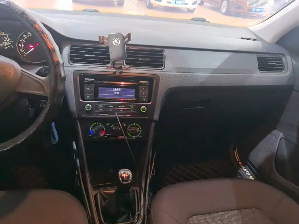 Skoda Rapid Spaceback — миниатюра 13
