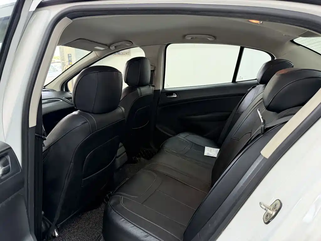 Peugeot 308 — миниатюра 4