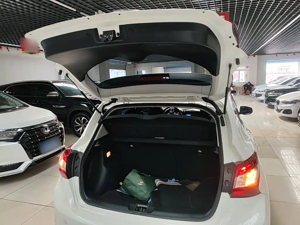 Nissan Tiida — миниатюра 19