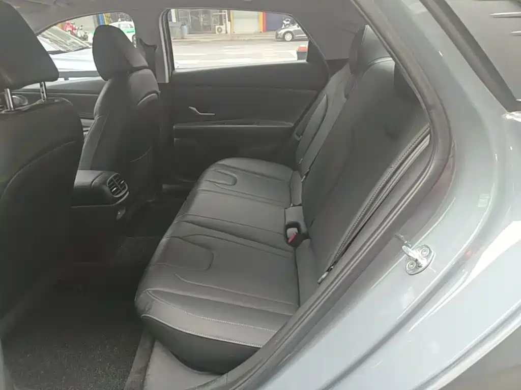 Hyundai Elantra — миниатюра 17