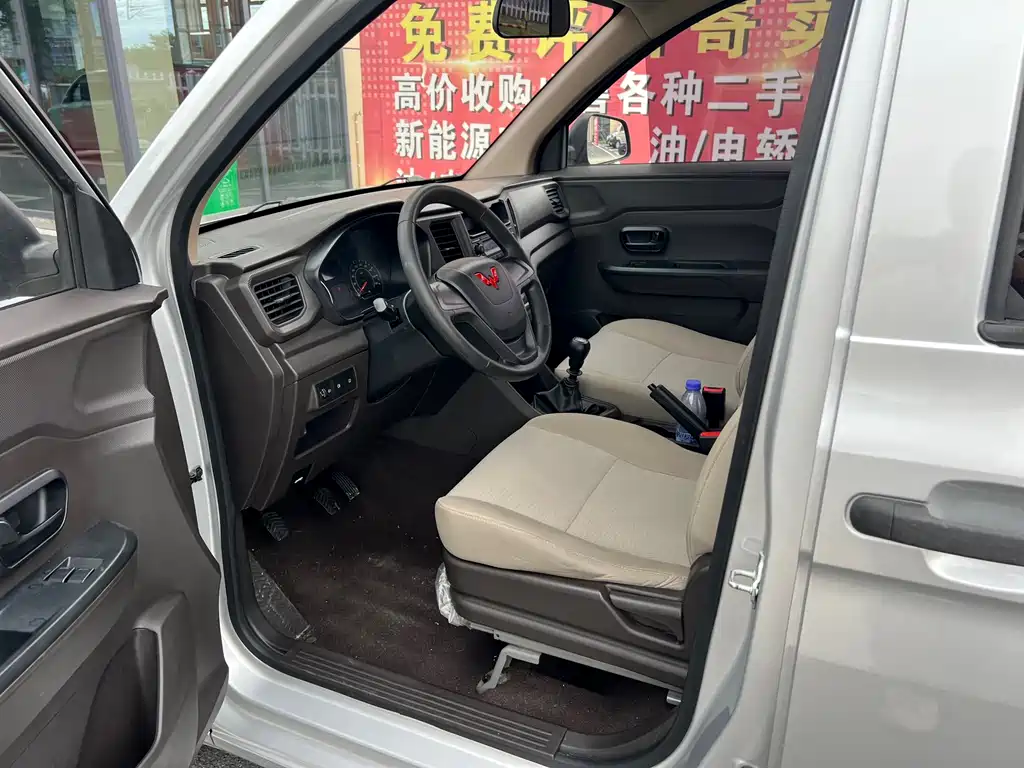 Wuling Hongguang V — миниатюра 13