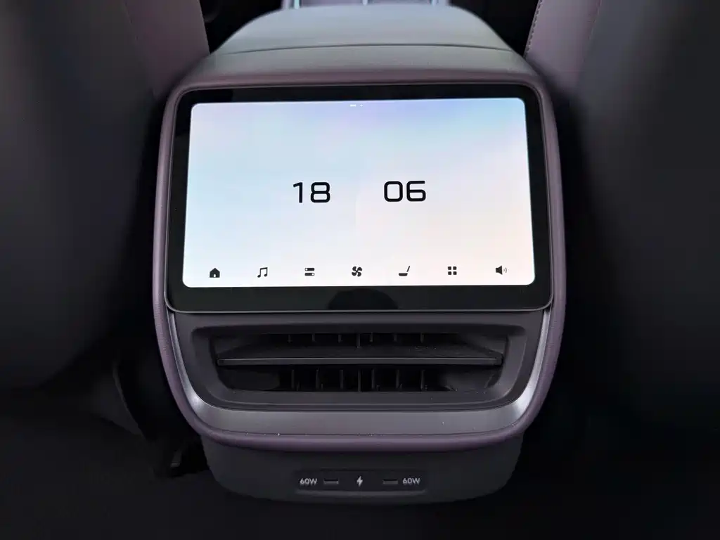 XPeng P7 — миниатюра 13