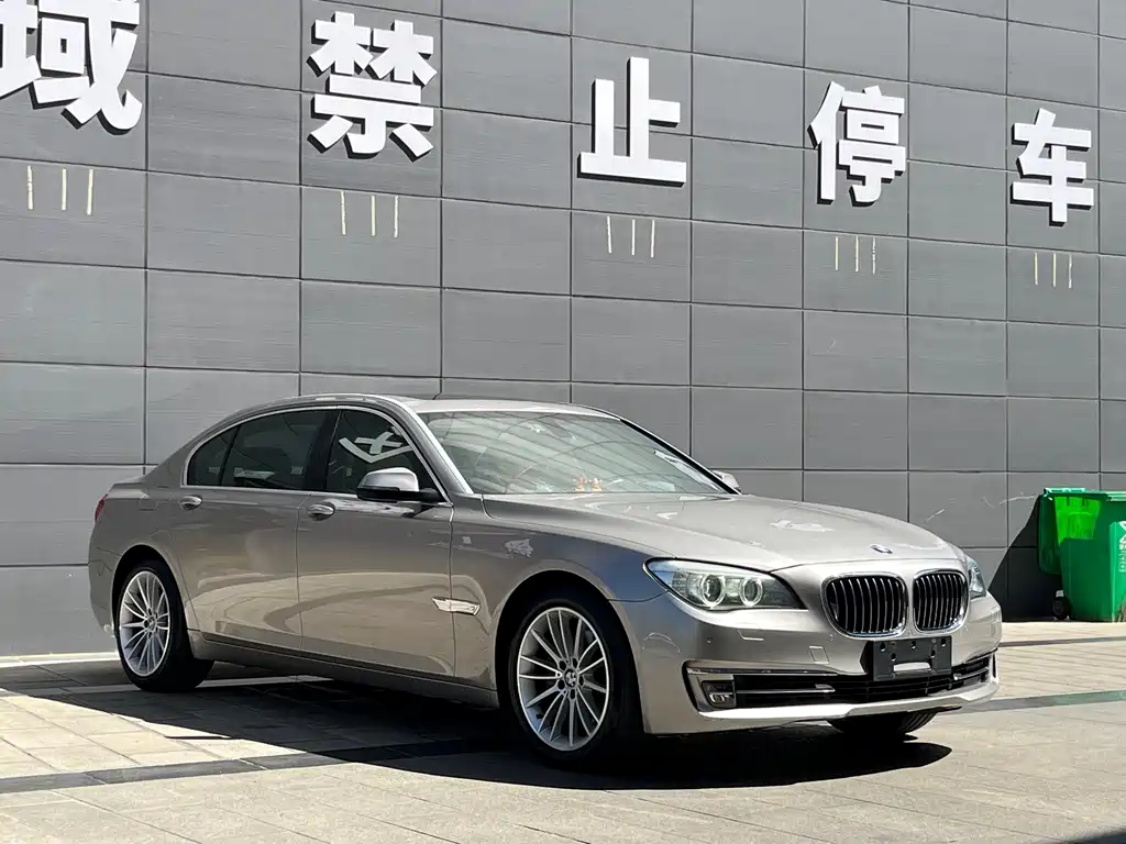 BMW 7 Series — миниатюра 3