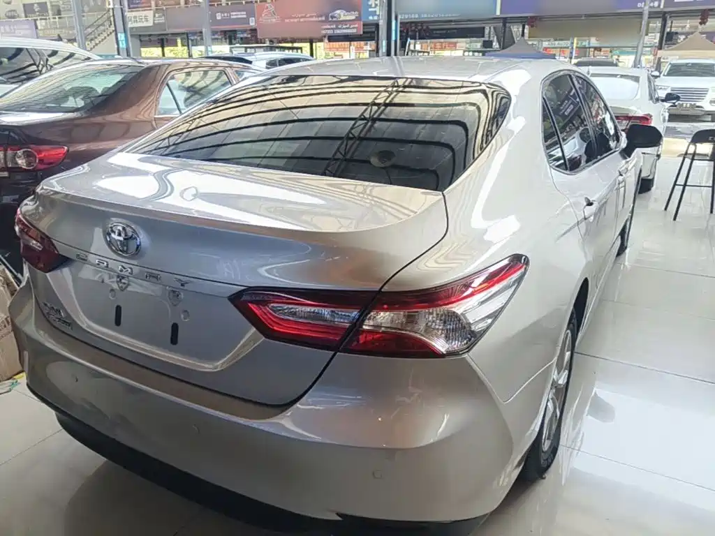 Toyota Camry — миниатюра 7