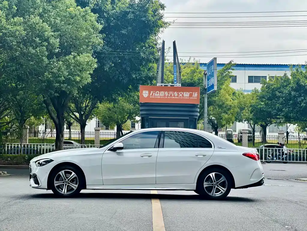 Mercedes-Benz C-Class — миниатюра 7