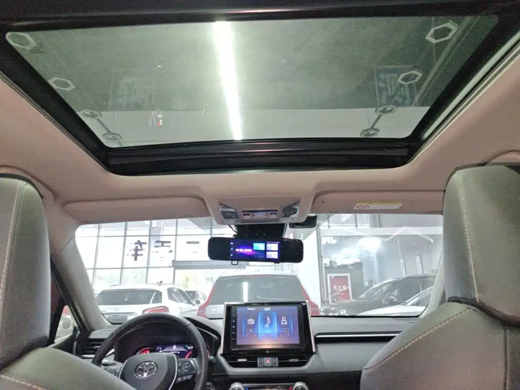 Toyota RAV4 — миниатюра 18