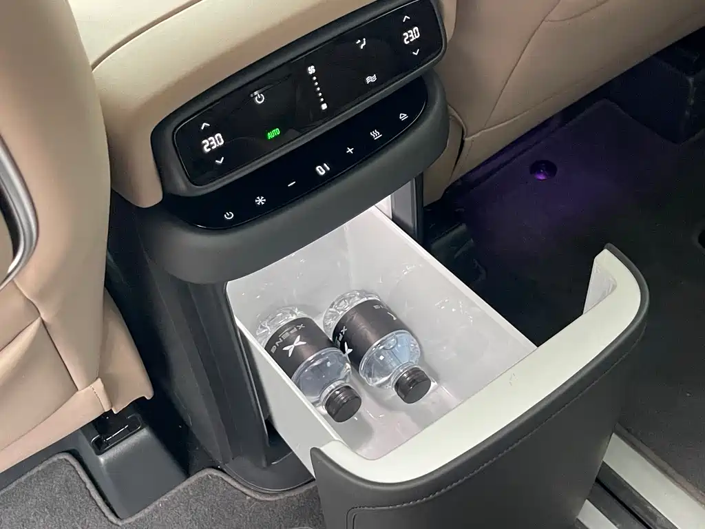 XPeng X9 — миниатюра 17