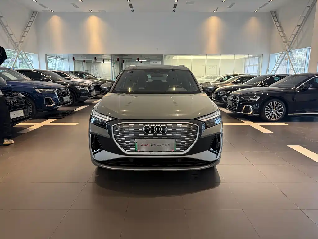AUDI Q4 E TRON