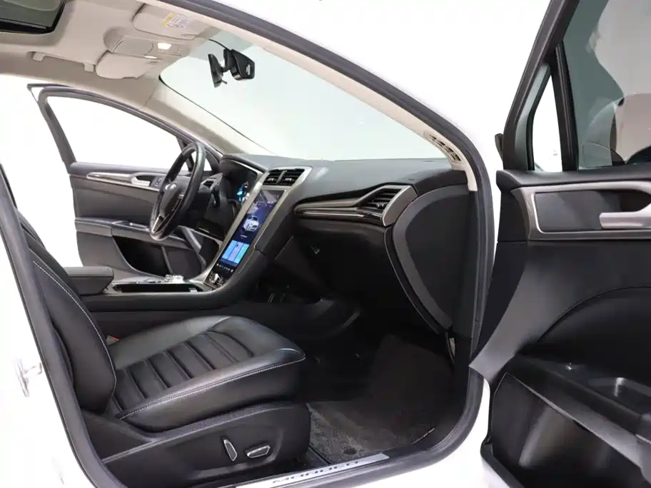 Ford Mondeo — миниатюра 7