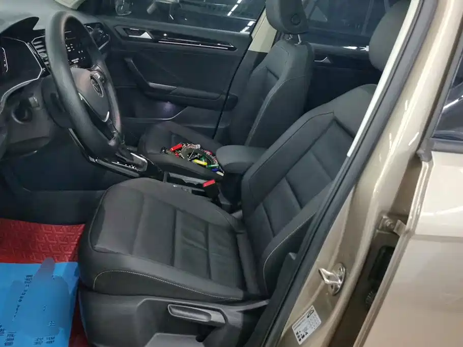 Volkswagen T-Roc — миниатюра 9