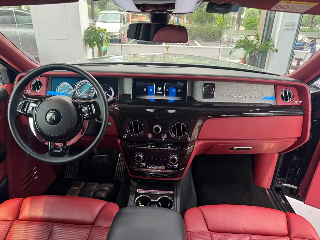 Rolls-Royce Phantom — миниатюра 13