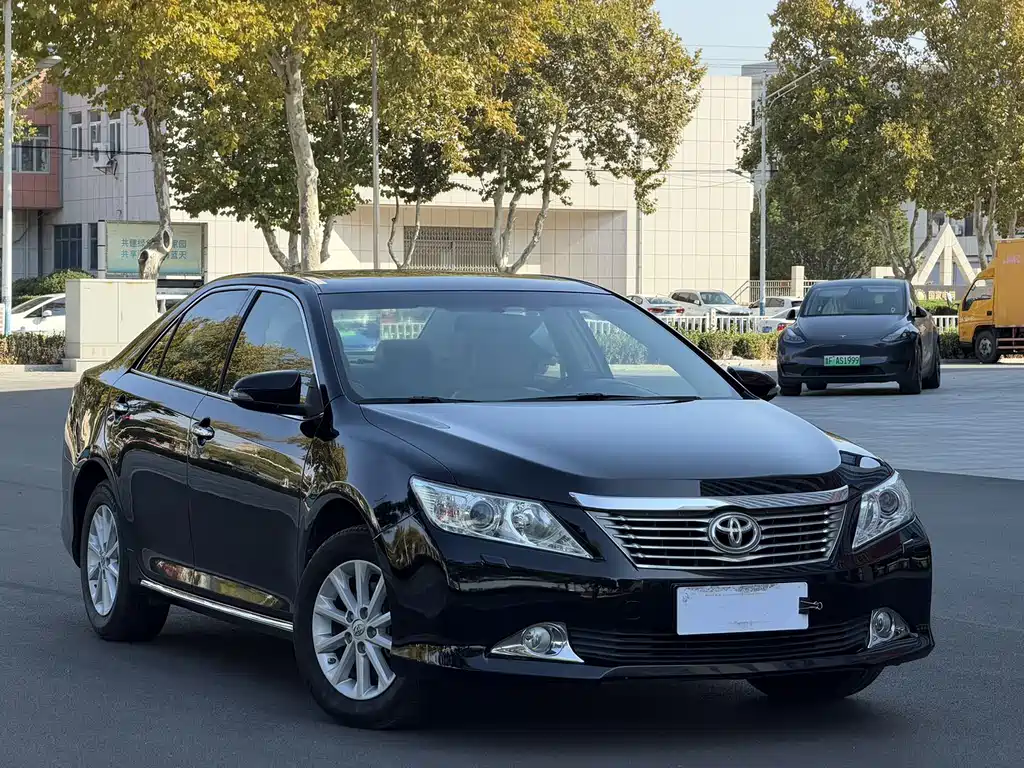 Toyota Camry — миниатюра 3