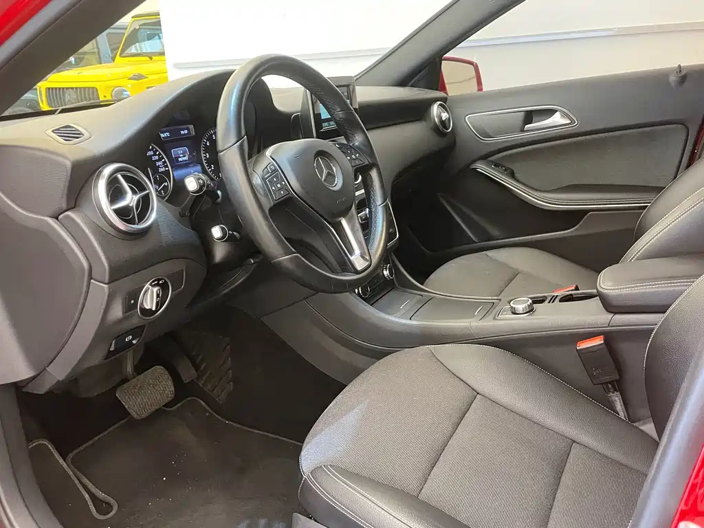 Mercedes-Benz A-Class (Import) — миниатюра 7