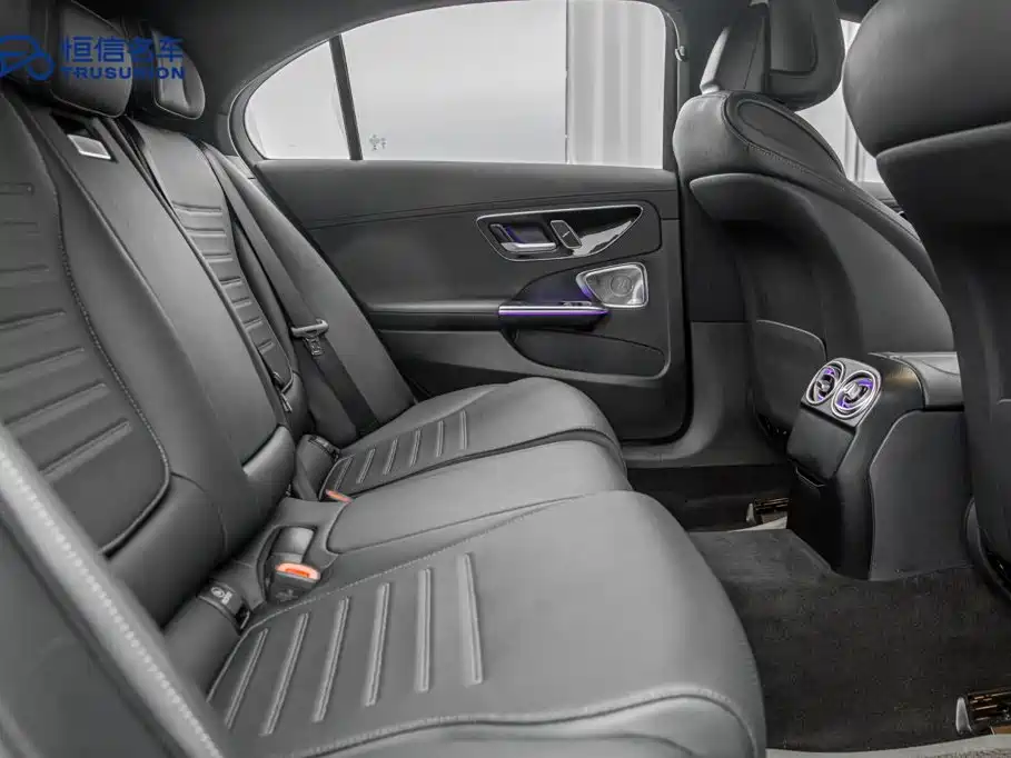 Mercedes-Benz C-Class — миниатюра 16