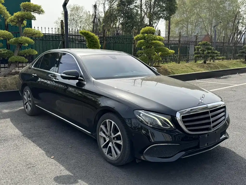 MERCEDES-BENZ E CLASS