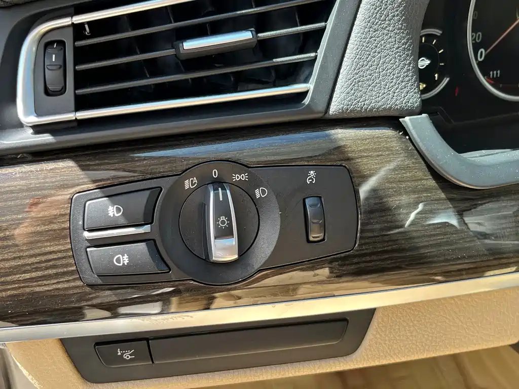 BMW 7 Series — миниатюра 17