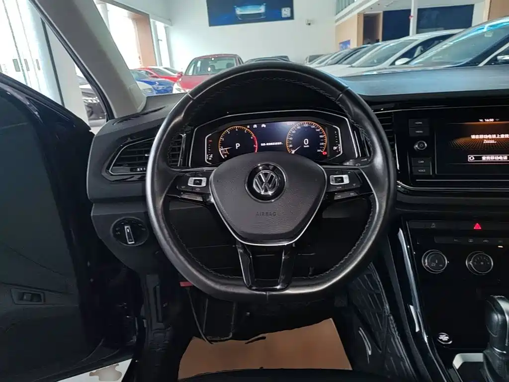 Volkswagen T-Roc — миниатюра 11