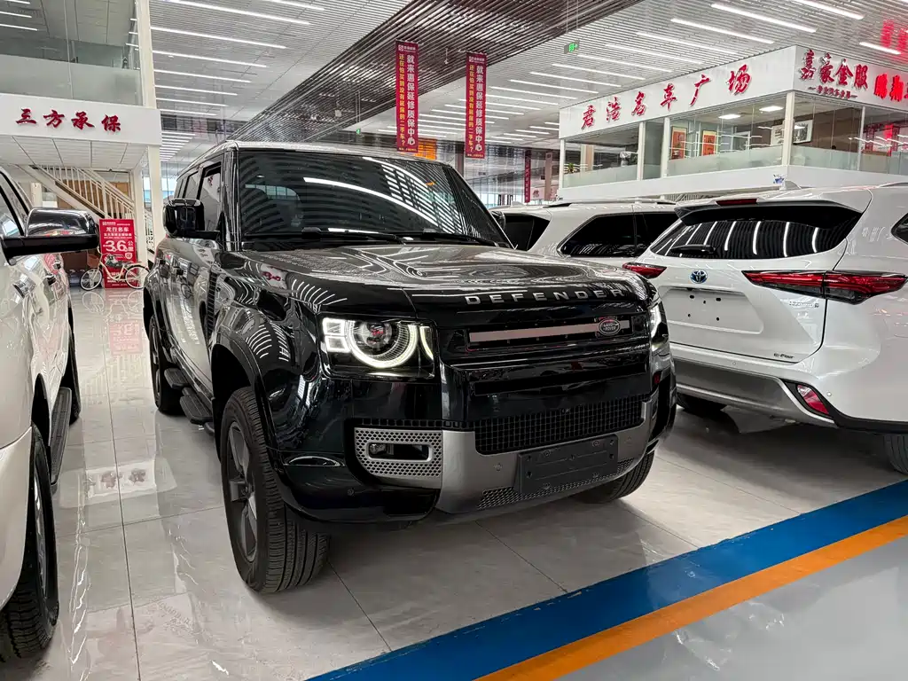 Land Rover Defender 2025