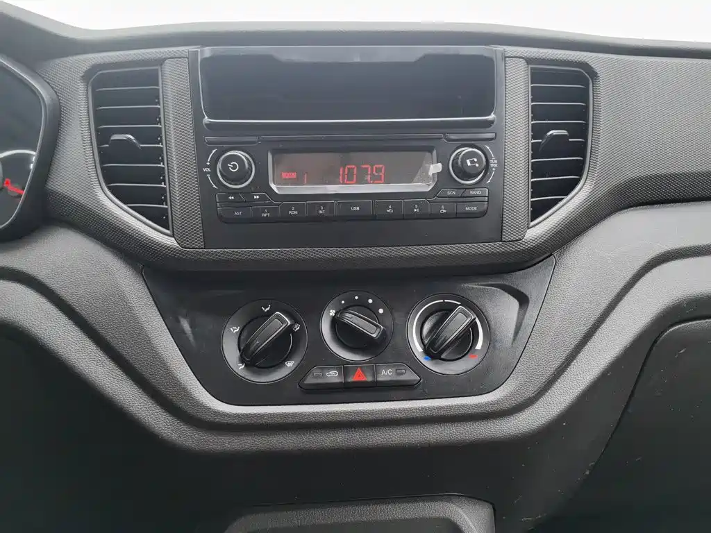 Wuling Hongguang V — миниатюра 12