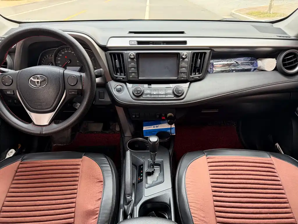 Toyota RAV4 — миниатюра 10