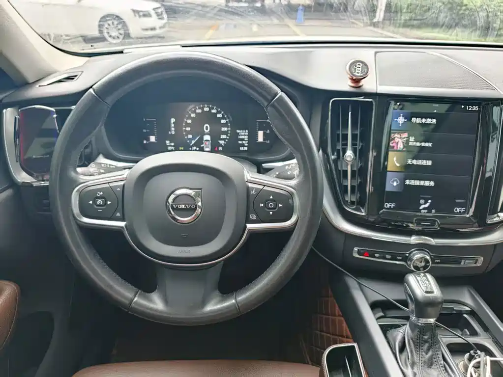 Volvo XC60 — миниатюра 11