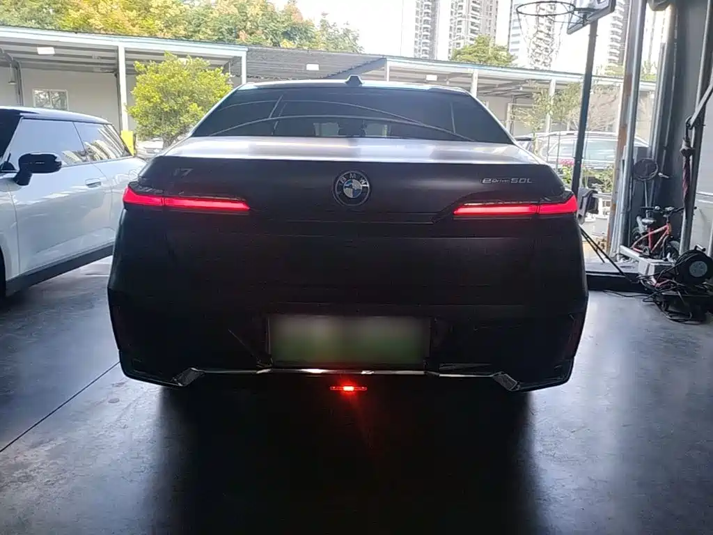 BMW i7 — миниатюра 6