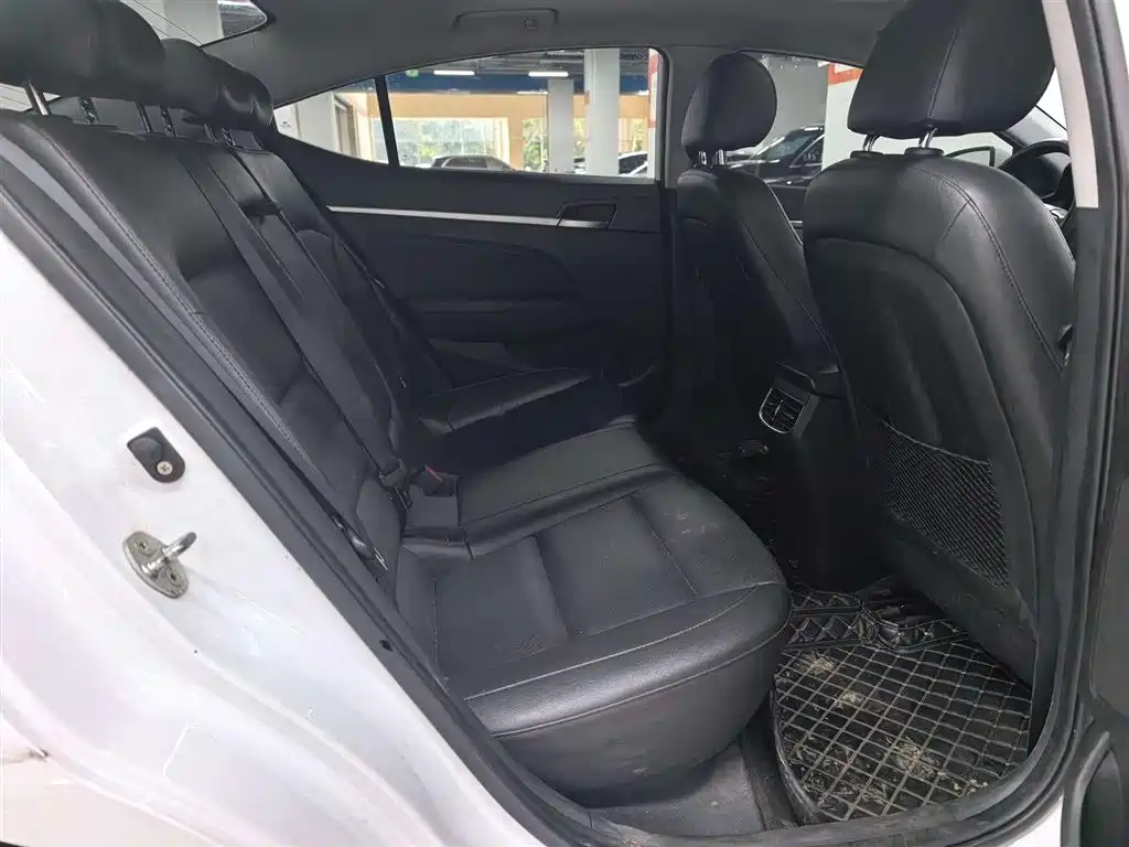 Hyundai Elantra — миниатюра 13