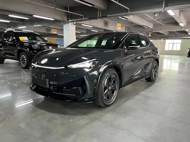 VOLKSWAGEN WITH THE CROWD 06 2024