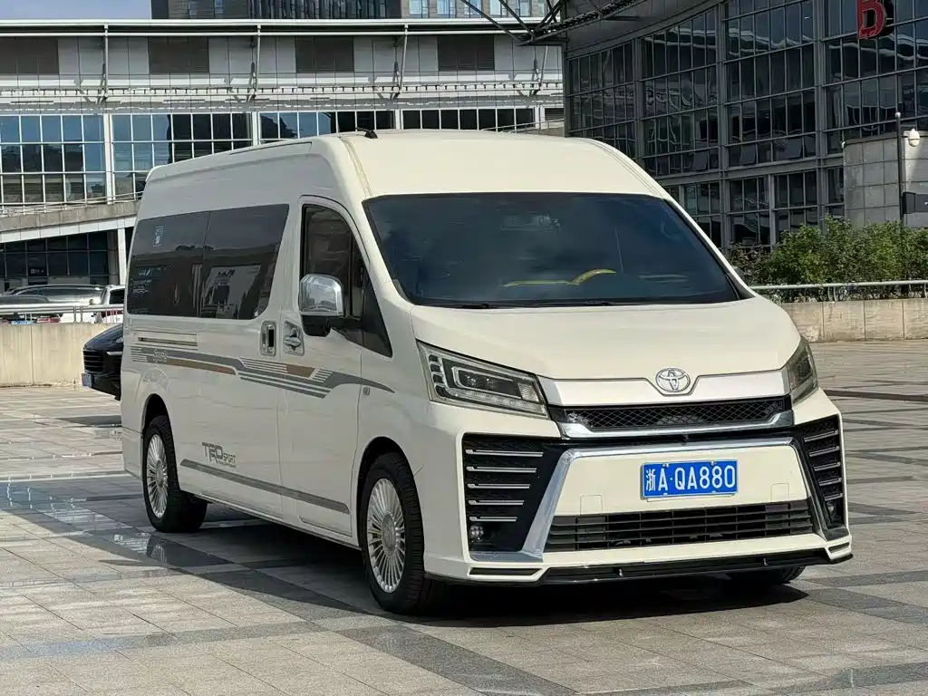 Toyota Hiace — миниатюра 3